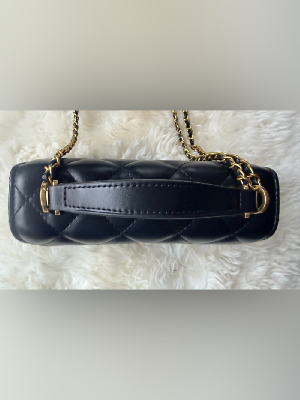CHANEL Black Quilted Leather Crossbody Bag with Gold Hardware - Picture 7 of 16
